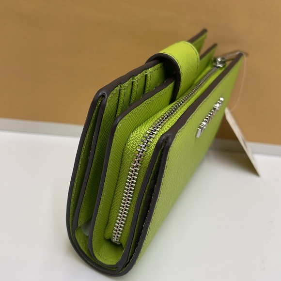 Michael Kors Medium Saffiano Leather Wallet
Lime
NWT - Picture 14 of 16